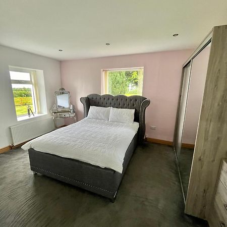 Unique Countryside Stay Dundrod エクステリア 写真