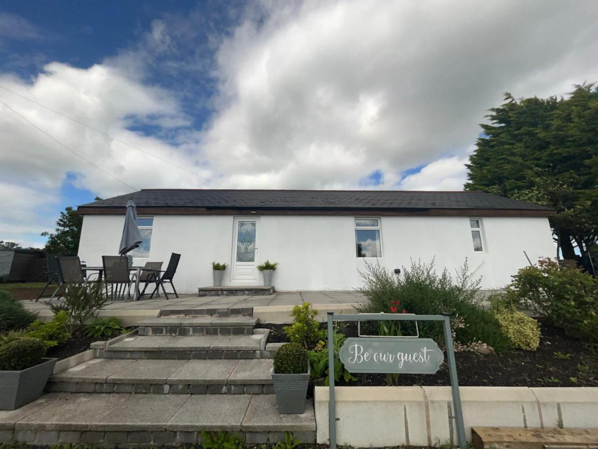 Unique Countryside Stay Dundrod エクステリア 写真